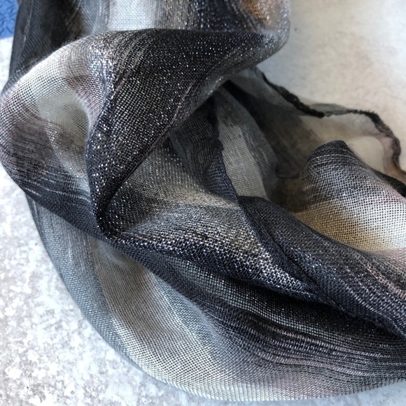 Vera Wang Simply Vera Oblong Gray Metallic Scarf - Picture 6 of 8